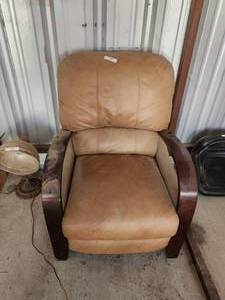 lot 192 image: Alexandra Mid-Century modern leather chair - Recliner