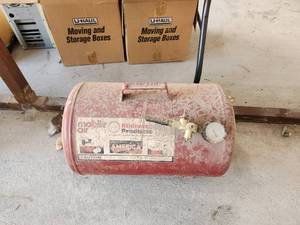 lot 222 image: Midwest Products - mobile air tank