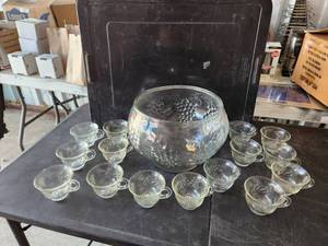 lot 186 image: Vintage glass punch bowl and glasses