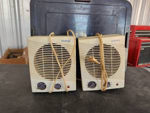 lot 202 image: Pair of portable electric personal space heaters