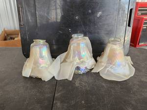 lot 204 image: Selection of 6 iridescent scalloped glass lamp shades