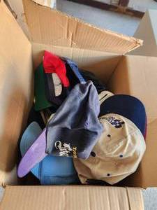 lot 208 image: Box of hats