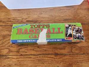 lot 277 image: 1987 Topps baseball official set