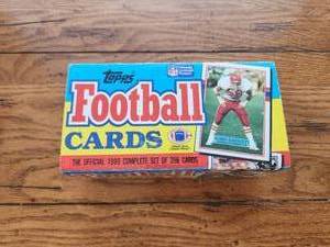 lot 270 image: 1989 Topps football card set