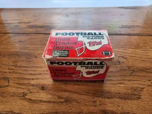 lot 266 image: 1989 Topps football traded series set