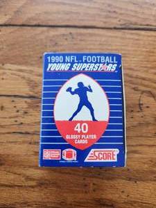 lot 261 image: 1990 Score Football Young Superstar set - 40 glossy player cards