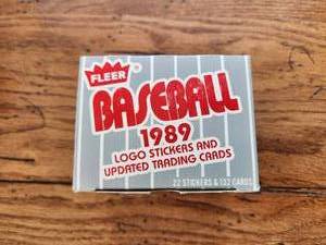 lot 257 image: 1989 Fleer baseball - Logo stickers and updated trading card set