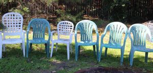 lot 21 image: Six Plastic Lawn Chairs