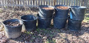 lot 23 image: Eight 30 Gallon Pots of Mulch