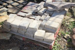 lot 29 image: Landcape Pavers Buyer is responsible for loading