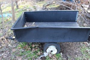 lot 132 image: Small Trailer will need new Tires 5x3ft
