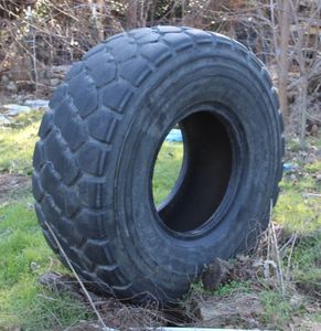 lot 133 image: Large Tire 4.5Ft Across