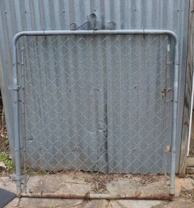 lot 135 image: Gate Approx 4ft