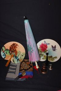 lot 25 image: Decorative Items