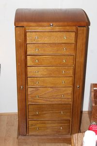 lot 101 image: Jewelry armoire with lots of storage