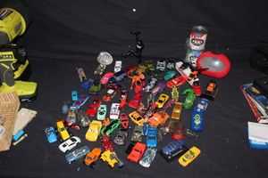 lot 19 image: Large Amount of Hot Wheels Styled Cars