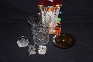 lot 21 image: Crystal Vase and decorative glass
