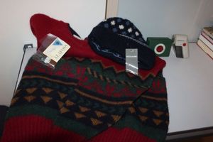 lot 58 image: Mens Sweater and Beanie