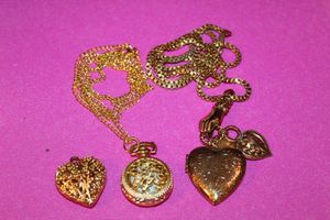 lot 85 image: Two Necklaces, 1 Pendant, one is a Timex watch one is a locket