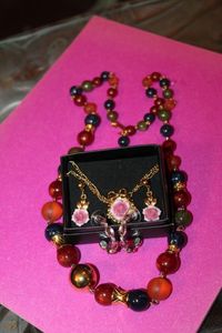 lot 90 image: Vintage Avon Pink Rose Set, earrings and necklace and Siver hoops with pink and green gemstones Multi colored beaded Necklace