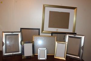 lot 124 image: Photo Frames