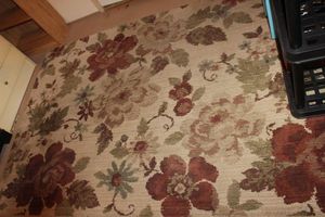 lot 217 image: Area Rug 90x60