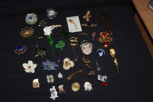 lot 142 image: Lapel Pins
