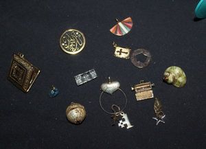 lot 141 image: Pendants