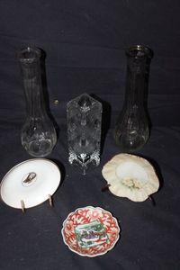 lot 183 image: Flower Vases and Collectable Small Plates, one is Ansley