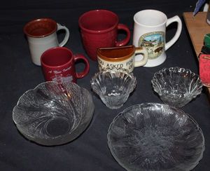 lot 186 image: Collectable Cups and Dessert Dishes