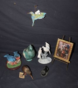 lot 194 image: Home Decor Birds, Realistic Vintage Kiwi Bird figure, Bird handcrafted from coal