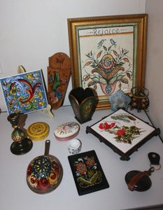 lot 209 image: Variety of Painted Home Dcor Items