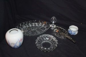 lot 210 image: Misc. Home Decor Items