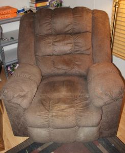 lot 219 image: Comfy Brown Oversized Rocker Recliner