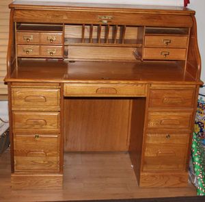 lot 230 image: Beautiful Vintage, Winners Only Roll Top desk Has Key for Roll Top Heavy Bring Help To Loadapprox. 4ft long