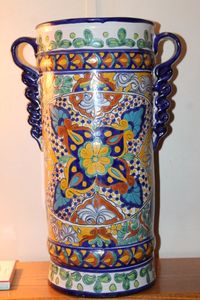 lot 232 image: Talavera Hand Painted Umbrella Holder