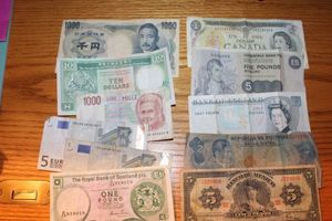 lot 236 image: Foreign Paper Monies Australia, Scottland, Mexico, Canada, Hong Knong, Philippines, Ice Land