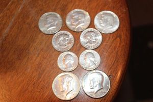 lot 253 image: Coins 2 Bicentennial Quarters, 3 Susan B Anothony One Dollar Coins, 2 Kennedy Half Dollar Coins 1967and Bicentenial