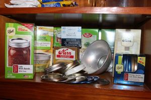 lot 284 image: Canning Items