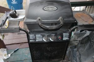 lot 313 image: Propane BBQ grill with Propane tank included