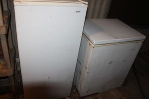 lot 315 image: &nbspSmall Upright and Chest Freezer.. Both Power on, but Needs Cleaned