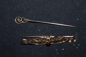 lot 317 image: 10K Tie Clip and Vintage Hat Pin