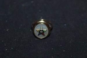 lot 319 image: Masonic Ring Order of the Eastern Star 10K