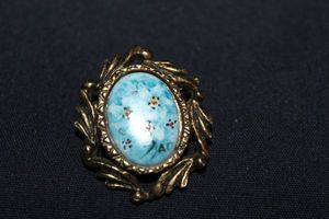 lot 341 image: Antique Hand painted Porcelain Broach&nbsp