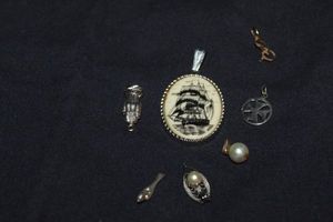 lot 344 image: Pendants