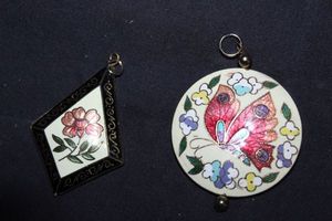 lot 348 image: Vintage Cloisonne Inlay Enamel and Vintage Large Cloisonne Enamel Double Sided Pendant