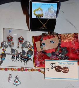 lot 381 image: Fashion Jewelry, Pins, Pendants, Earrings, Bracelets, and Necklaces