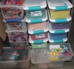 lot 18 image: Sand Art Colored Sand and Multiple Containers for Sand Art