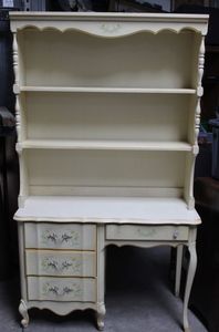 lot 7 image: Vintage Desk with Vanity Hutch