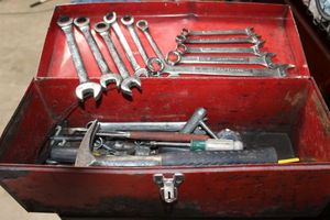 lot 10 image: Toolbox with Contents including Craftsman